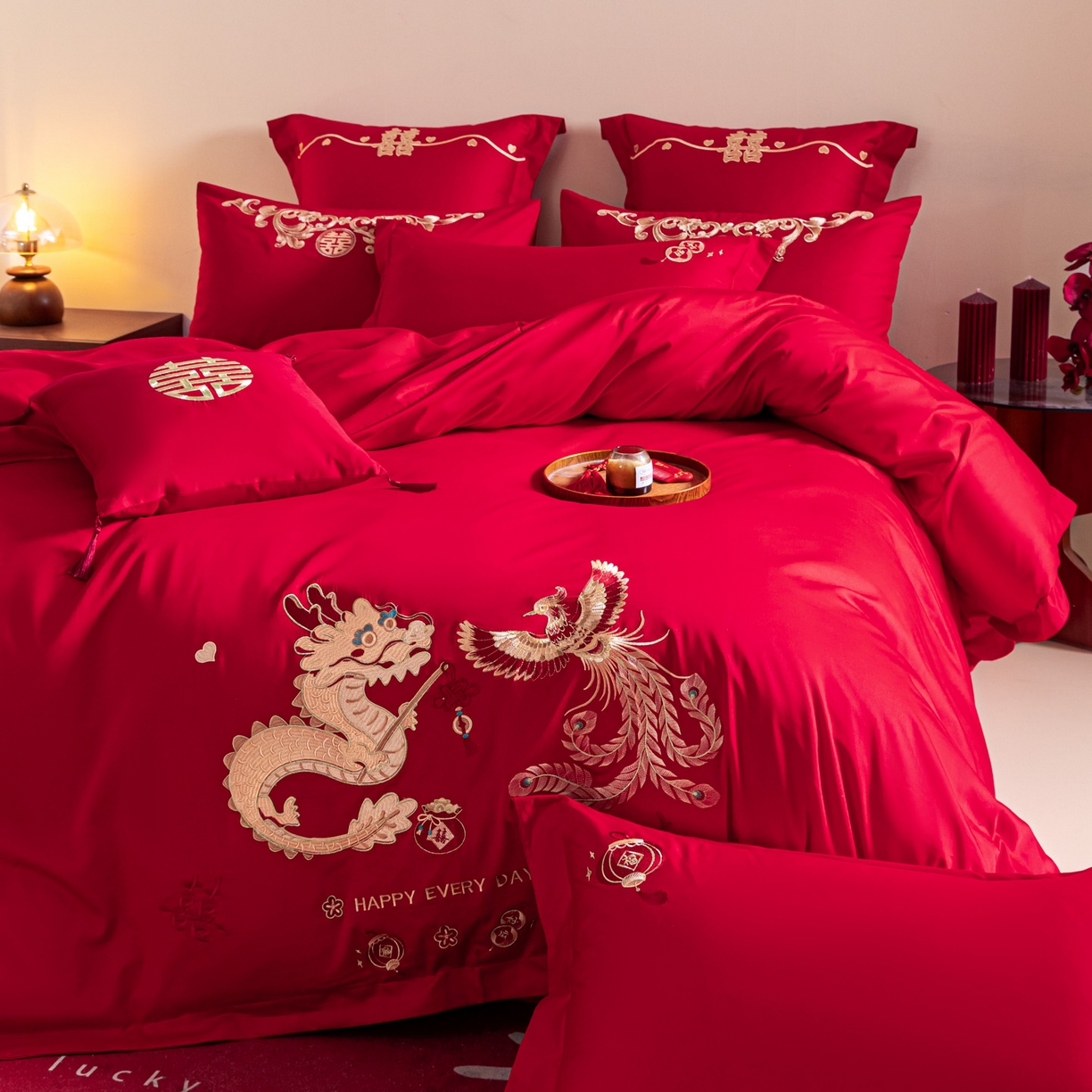 91家纺网 家纺一手货源 找家纺 东方合美（原：皇家传奇） 2026新款纯棉长绒棉刺绣婚庆四件套-龙凤系列 张灯结彩