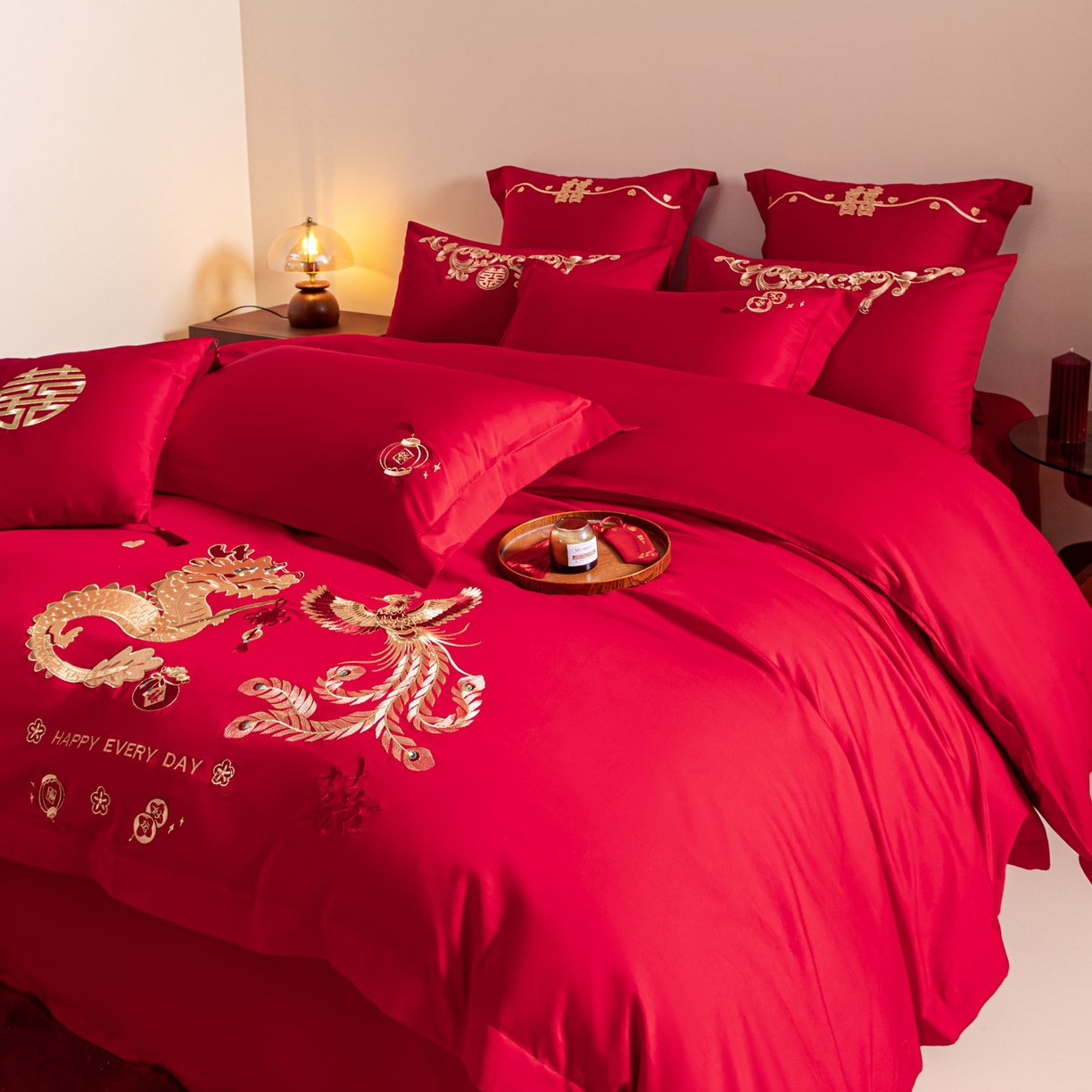 91家纺网 家纺一手货源 找家纺 东方合美（原：皇家传奇） 2026新款纯棉长绒棉刺绣婚庆四件套-龙凤系列 张灯结彩