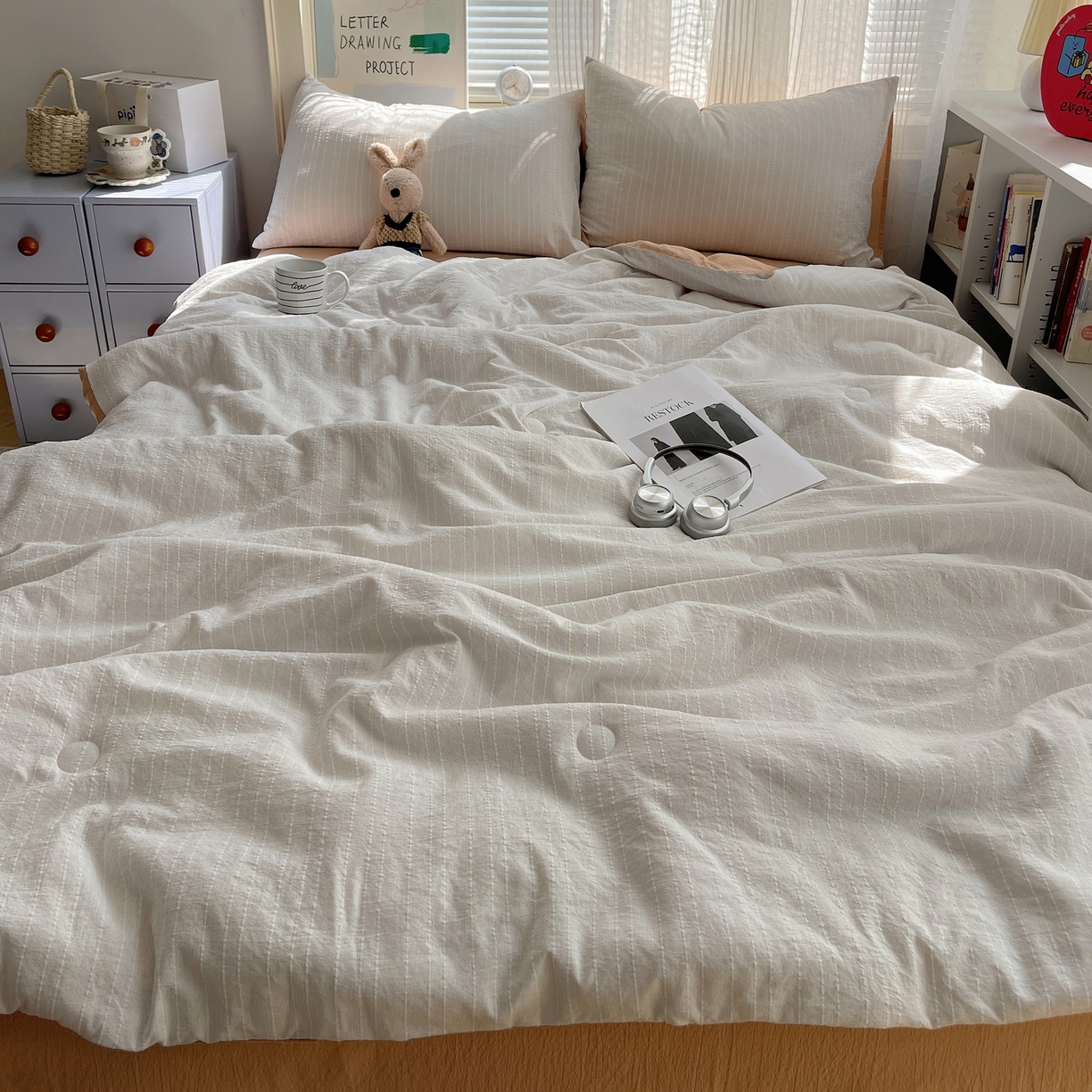 91家纺网 家纺一手货源 找家纺 栩裕纺织 2026新款高克重无印风阳离子提花单夏被-夏被三件套四件套 夏被-白+咖