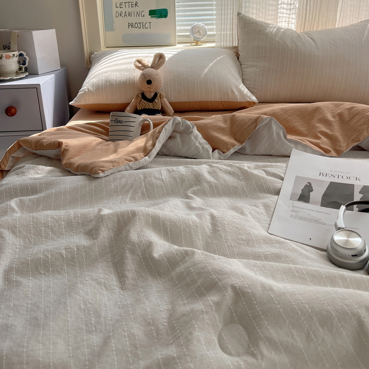 91家纺网 家纺一手货源 找家纺 栩裕纺织 2026新款高克重无印风阳离子提花单夏被-夏被三件套四件套 夏被-白+咖