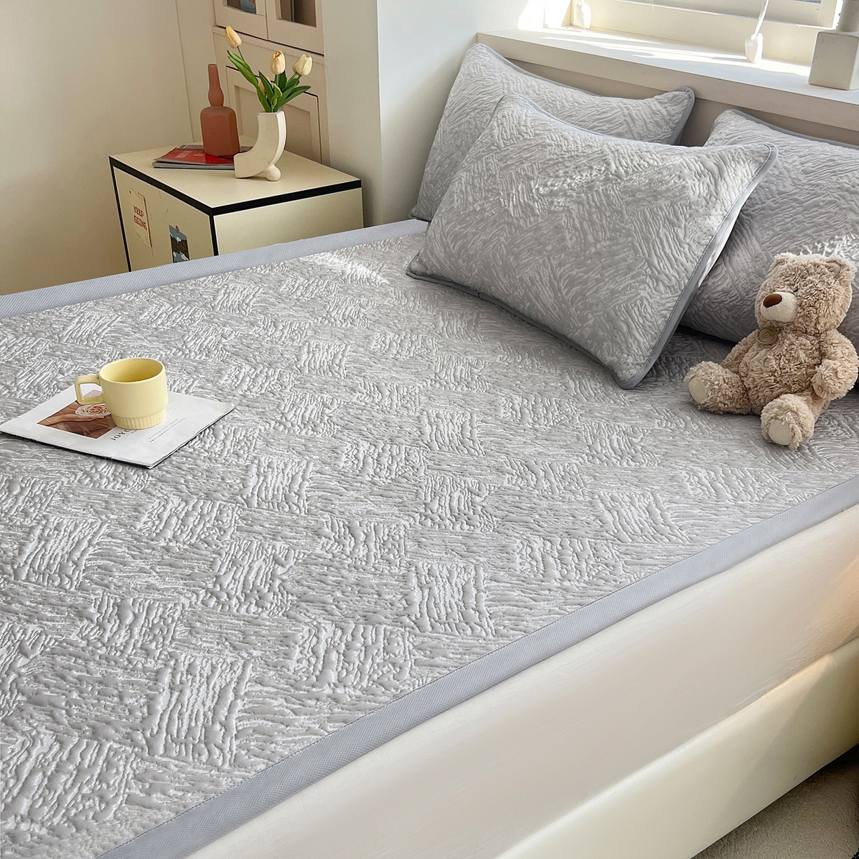 91家纺网 家纺一手货源 找家纺 能好家纺 2026新款高分子pe冰豆豆凉席床席款 轻奢灰