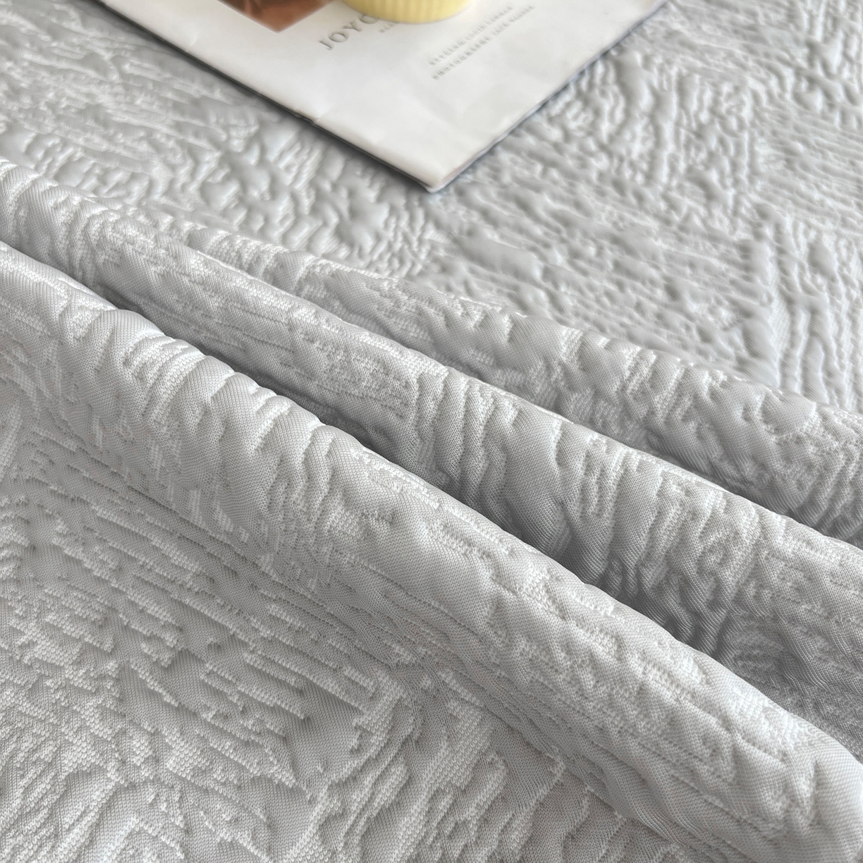 91家纺网 家纺一手货源 找家纺 能好家纺 2026新款高分子pe冰豆豆凉席床席款 轻奢灰