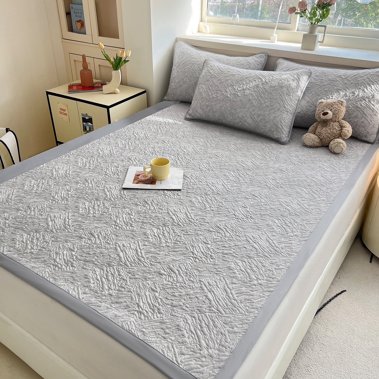 91家纺网 家纺一手货源 找家纺 能好家纺 2026新款高分子pe冰豆豆凉席床席款 轻奢灰