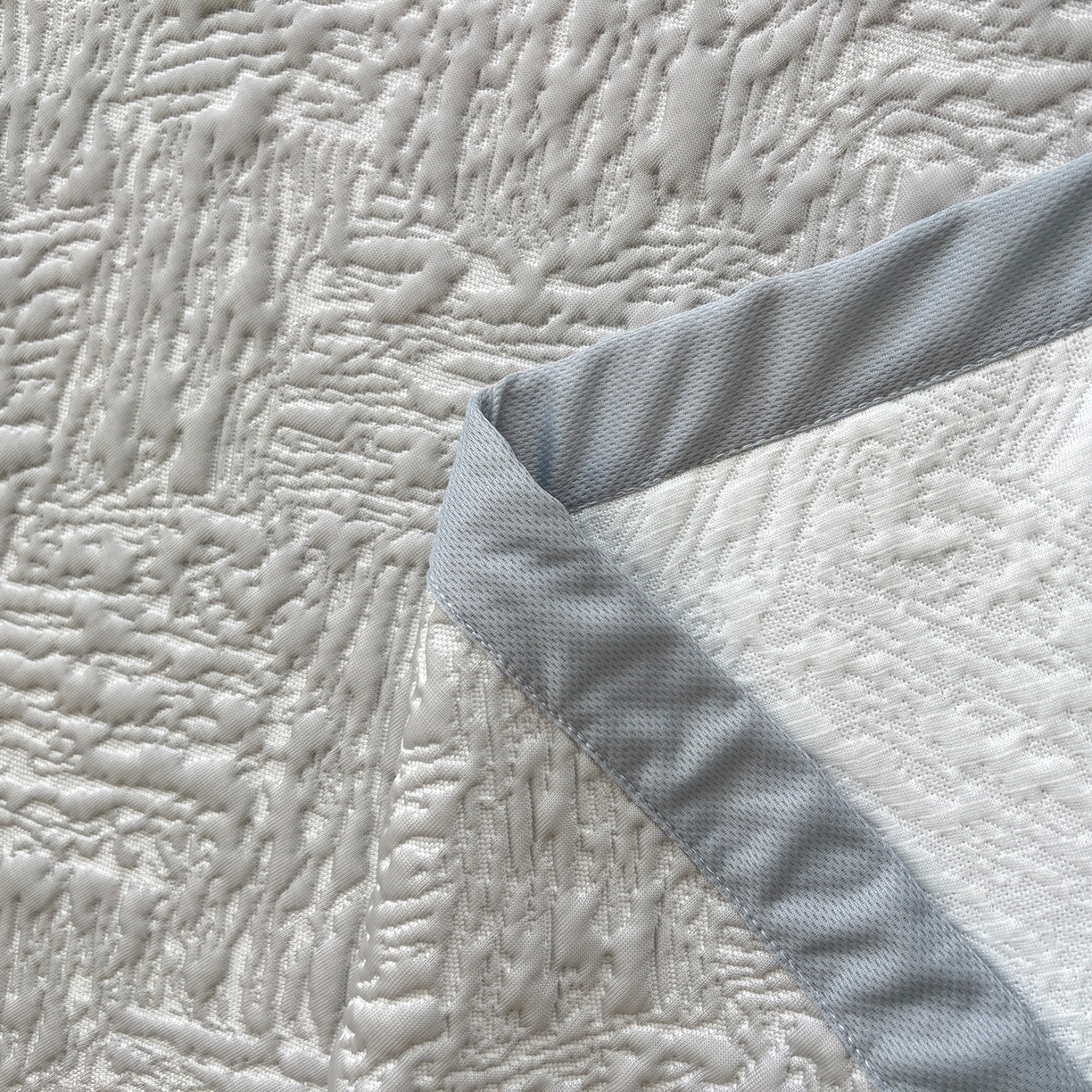 91家纺网 家纺一手货源 找家纺 能好家纺 2026新款高分子pe冰豆豆凉席床席款 轻奢灰