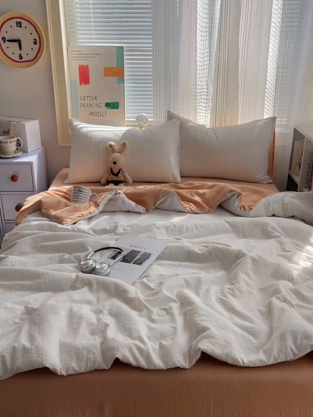 91家纺网 家纺一手货源 找家纺 栩裕纺织 2026新款高克重无印风阳离子提花单夏被-夏被三件套四件套 夏被-白+咖