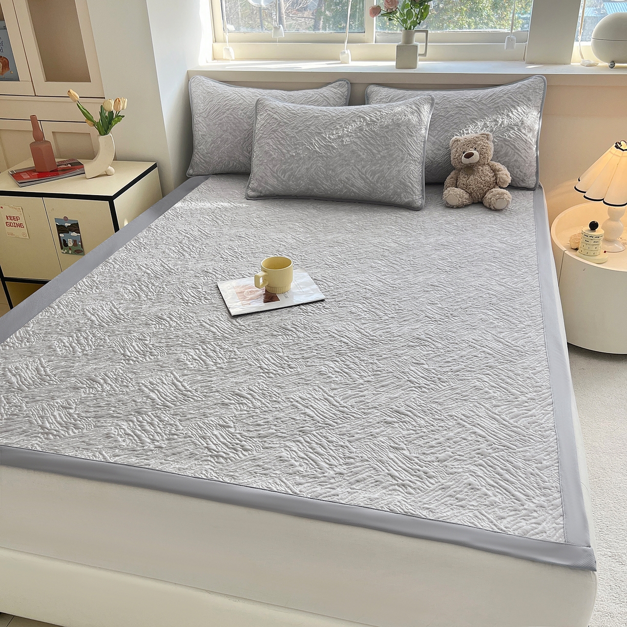 91家纺网 家纺一手货源 找家纺 能好家纺 2026新款高分子pe冰豆豆凉席床席款 轻奢灰