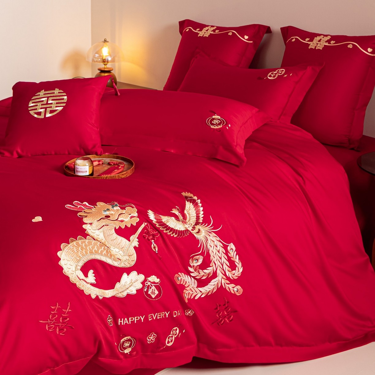 91家纺网 家纺一手货源 找家纺 东方合美（原：皇家传奇） 2026新款纯棉长绒棉刺绣婚庆四件套-龙凤系列 张灯结彩