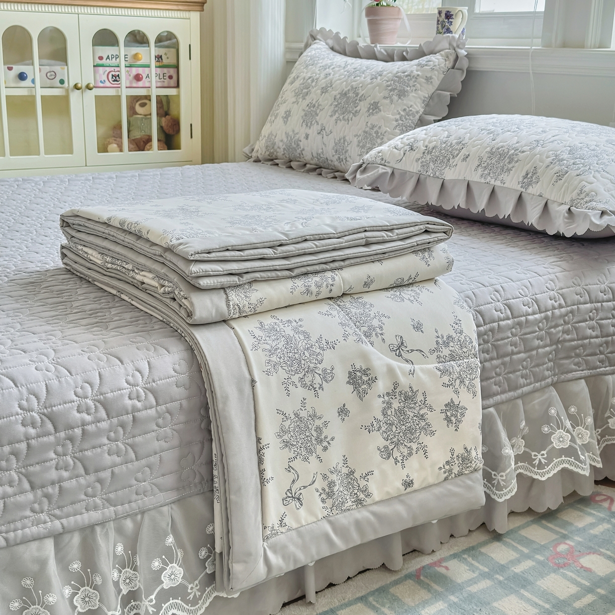 91家纺网 家纺一手货源 找家纺 雅眠居 2026新款直播爆款古法仿棉双层蕾丝花边床盖四件套 AB版-灰韵