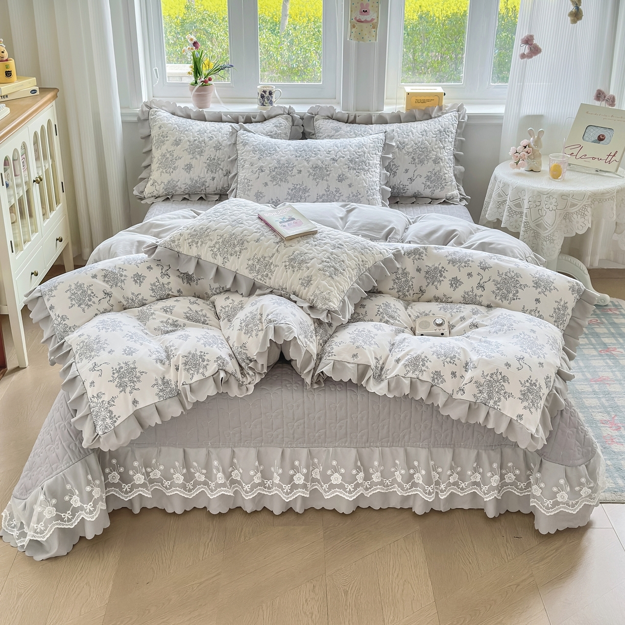 91家纺网 家纺一手货源 找家纺 雅眠居 2026新款直播爆款古法仿棉双层蕾丝花边床盖四件套 AB版-灰韵