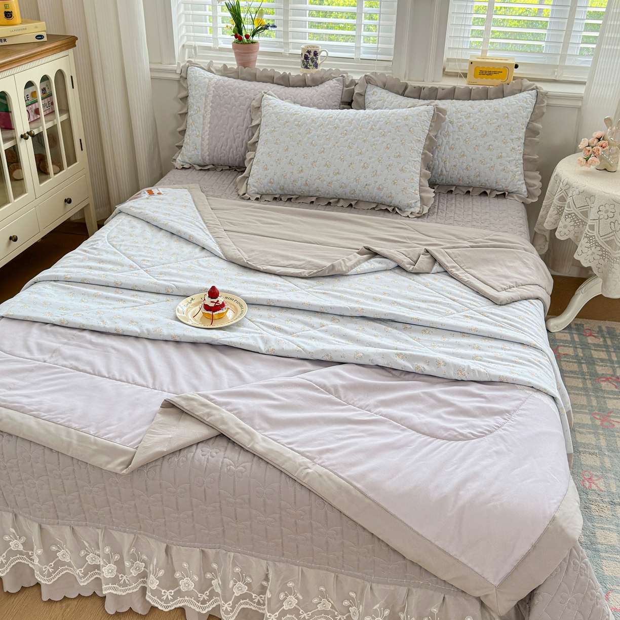 91家纺网 家纺一手货源 找家纺 雅眠居 2026新款直播爆款古法仿棉双层蕾丝花边床盖四件套 AB版-秘境灰
