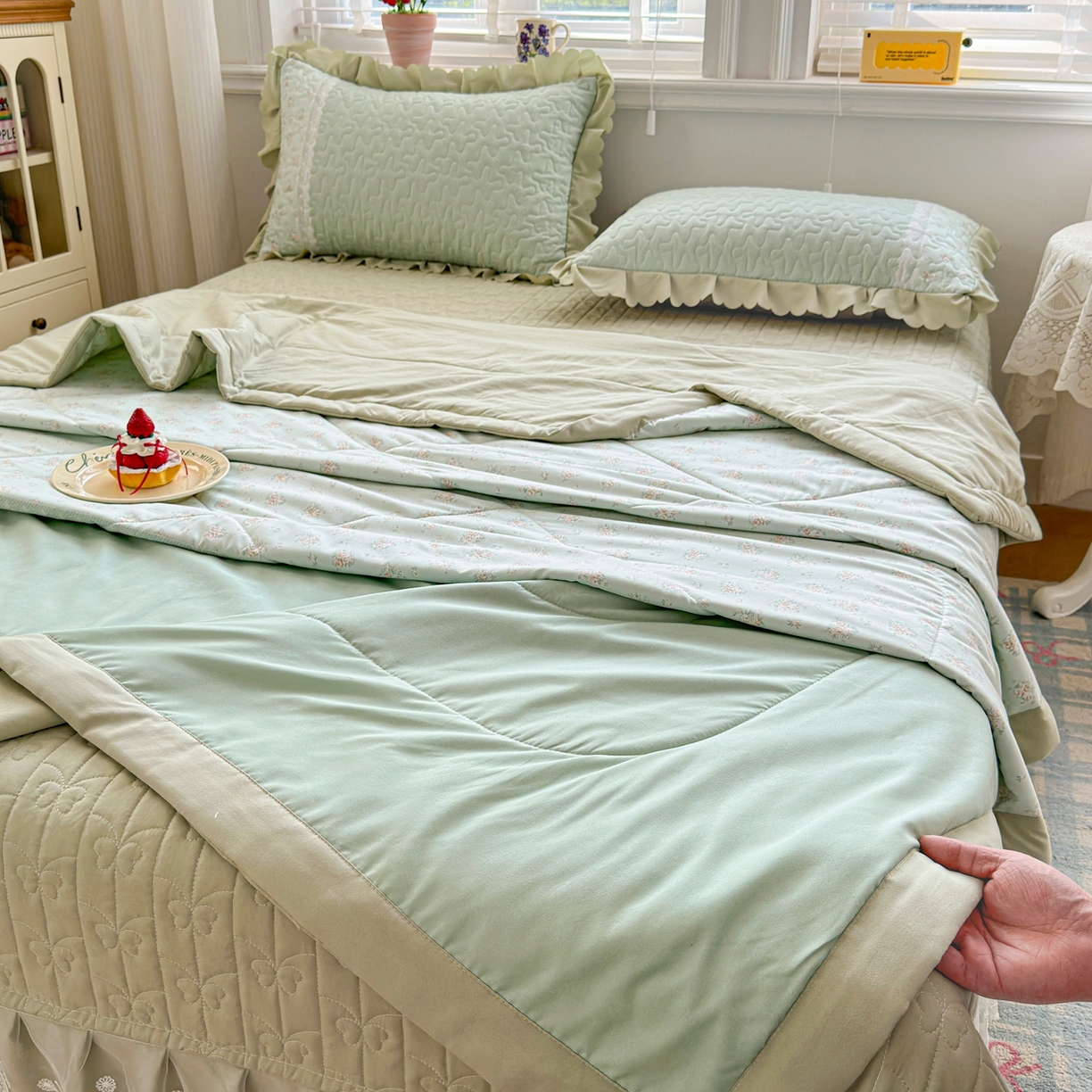 91家纺网 家纺一手货源 找家纺 雅眠居 2026新款直播爆款古法仿棉双层蕾丝花边床盖四件套 AB版-秘境绿