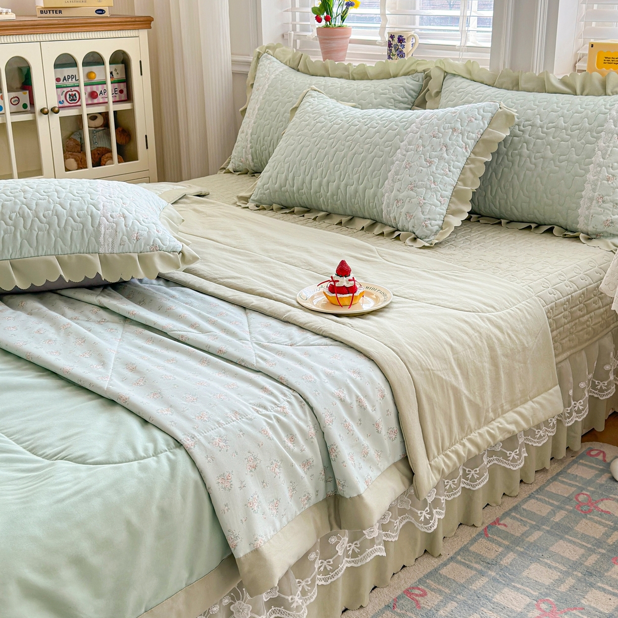 91家纺网 家纺一手货源 找家纺 雅眠居 2026新款直播爆款古法仿棉双层蕾丝花边床盖四件套 AB版-秘境绿