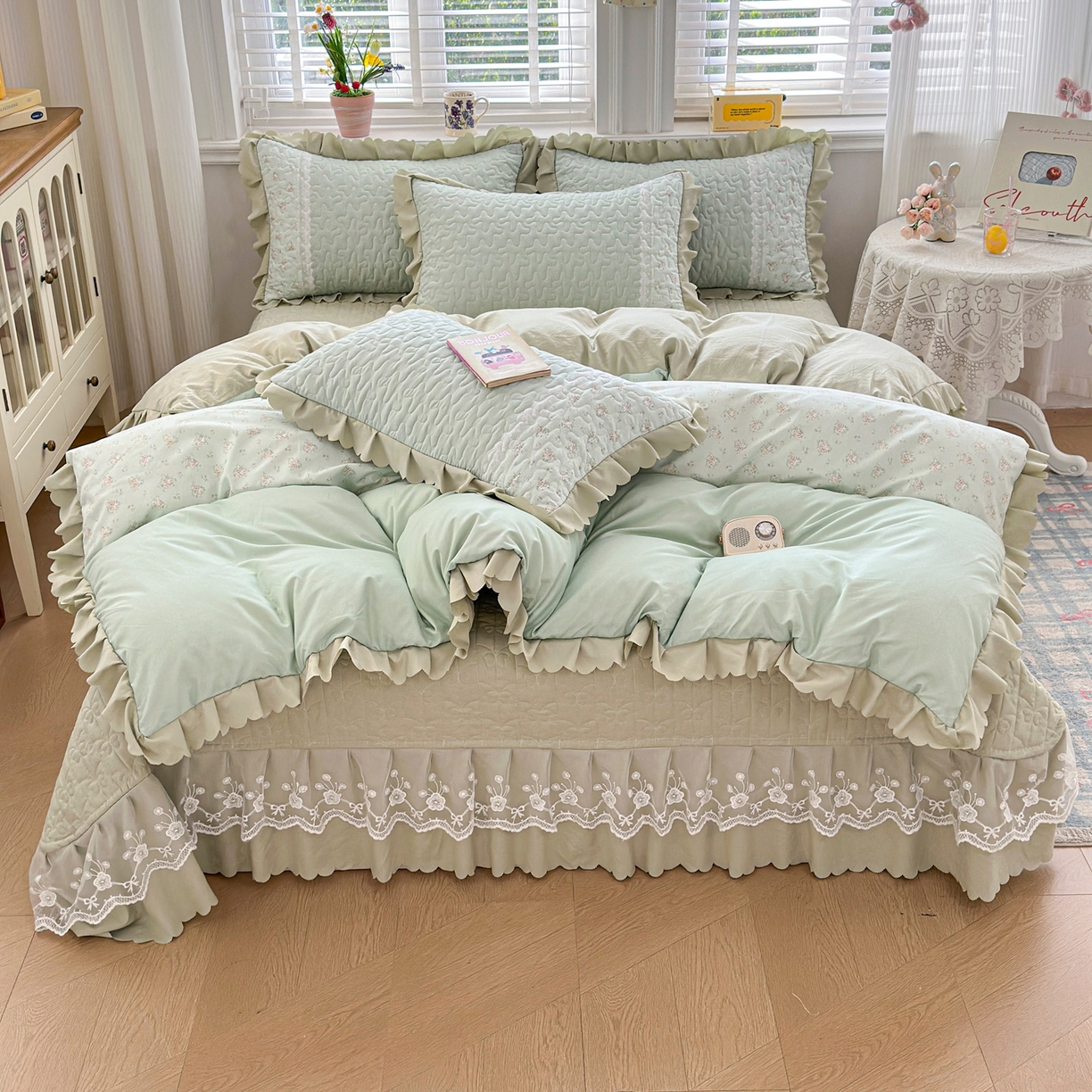 91家纺网 家纺一手货源 找家纺 雅眠居 2026新款直播爆款古法仿棉双层蕾丝花边床盖四件套 AB版-秘境绿