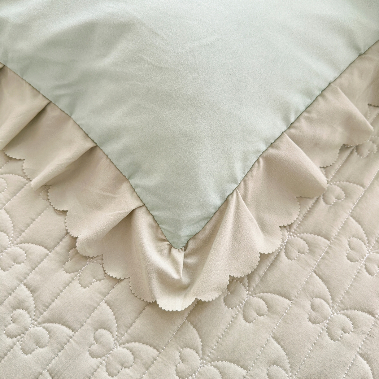 91家纺网 家纺一手货源 找家纺 雅眠居 2026新款直播爆款古法仿棉双层蕾丝花边床盖四件套 AB版-秘境绿