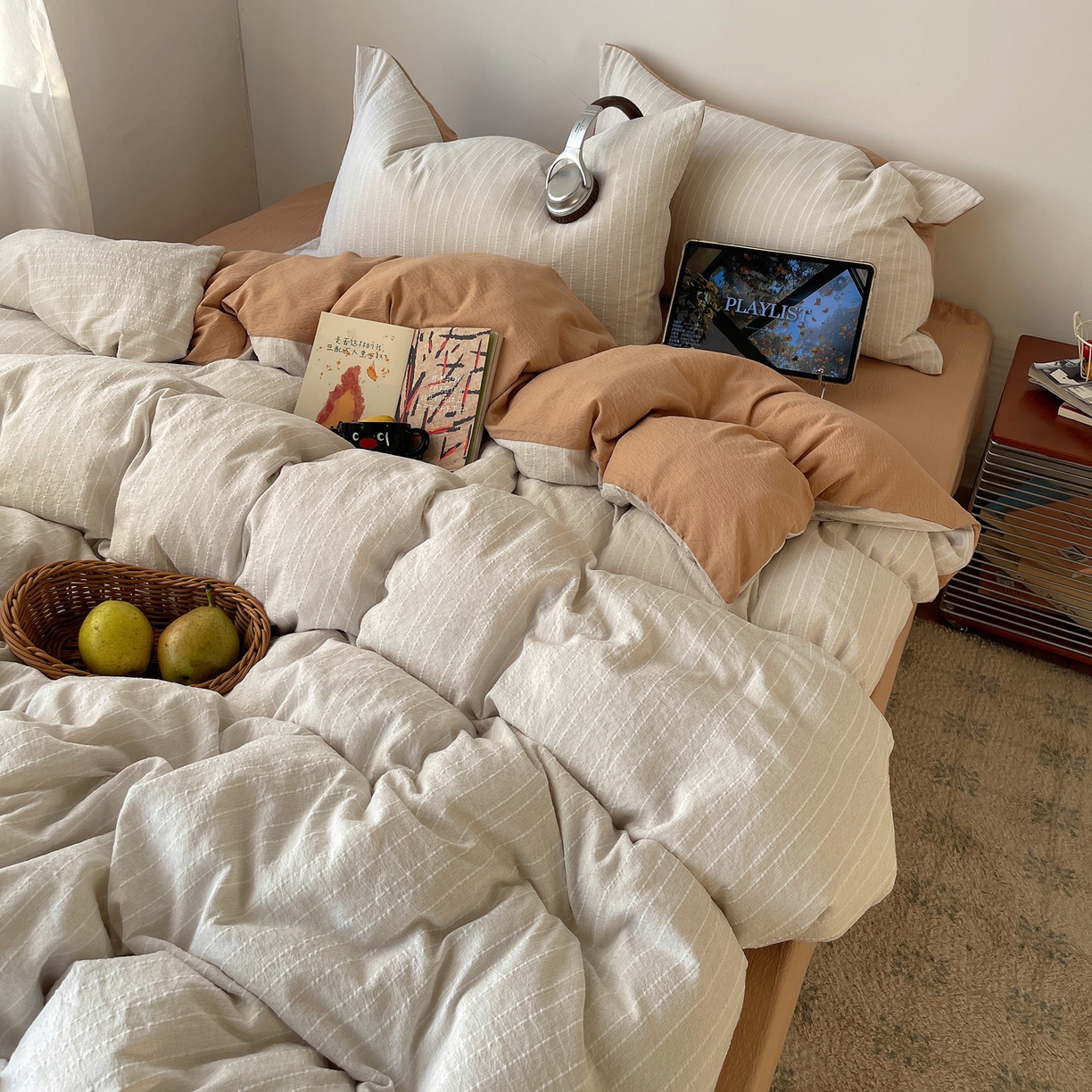 91家纺网 家纺一手货源 找家纺 栩裕纺织 2026新款高克重无印风阳离子提花工艺四件套 轻奢风-白+咖