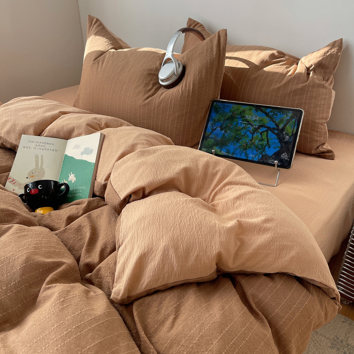 91家纺网 家纺一手货源 找家纺 栩裕纺织 2026新款高克重无印风阳离子提花工艺四件套 轻奢风-焦糖色