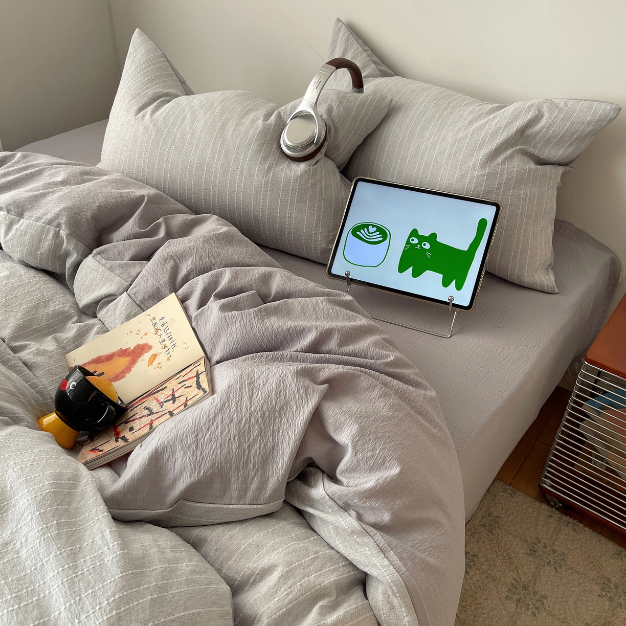 91家纺网 家纺一手货源 找家纺 栩裕纺织 2026新款高克重无印风阳离子提花工艺四件套 轻奢风-高级灰