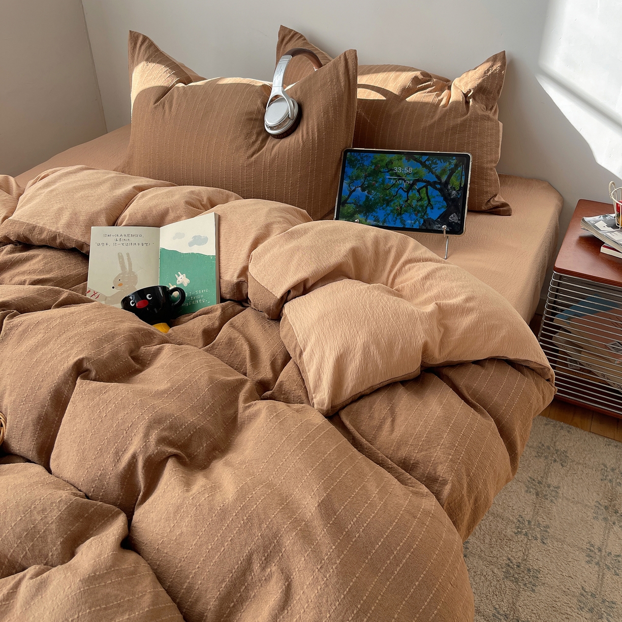 91家纺网 家纺一手货源 找家纺 栩裕纺织 2026新款高克重无印风阳离子提花工艺四件套 轻奢风-焦糖色