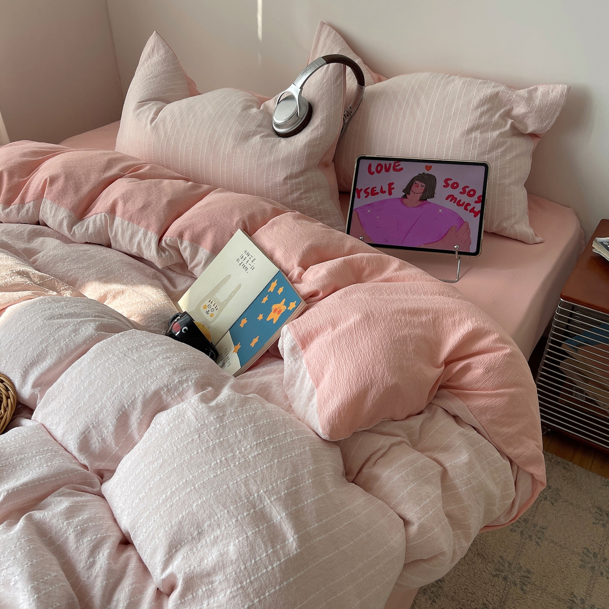 91家纺网 家纺一手货源 找家纺 栩裕纺织 2026新款高克重无印风阳离子提花工艺四件套 轻奢风-桃夭