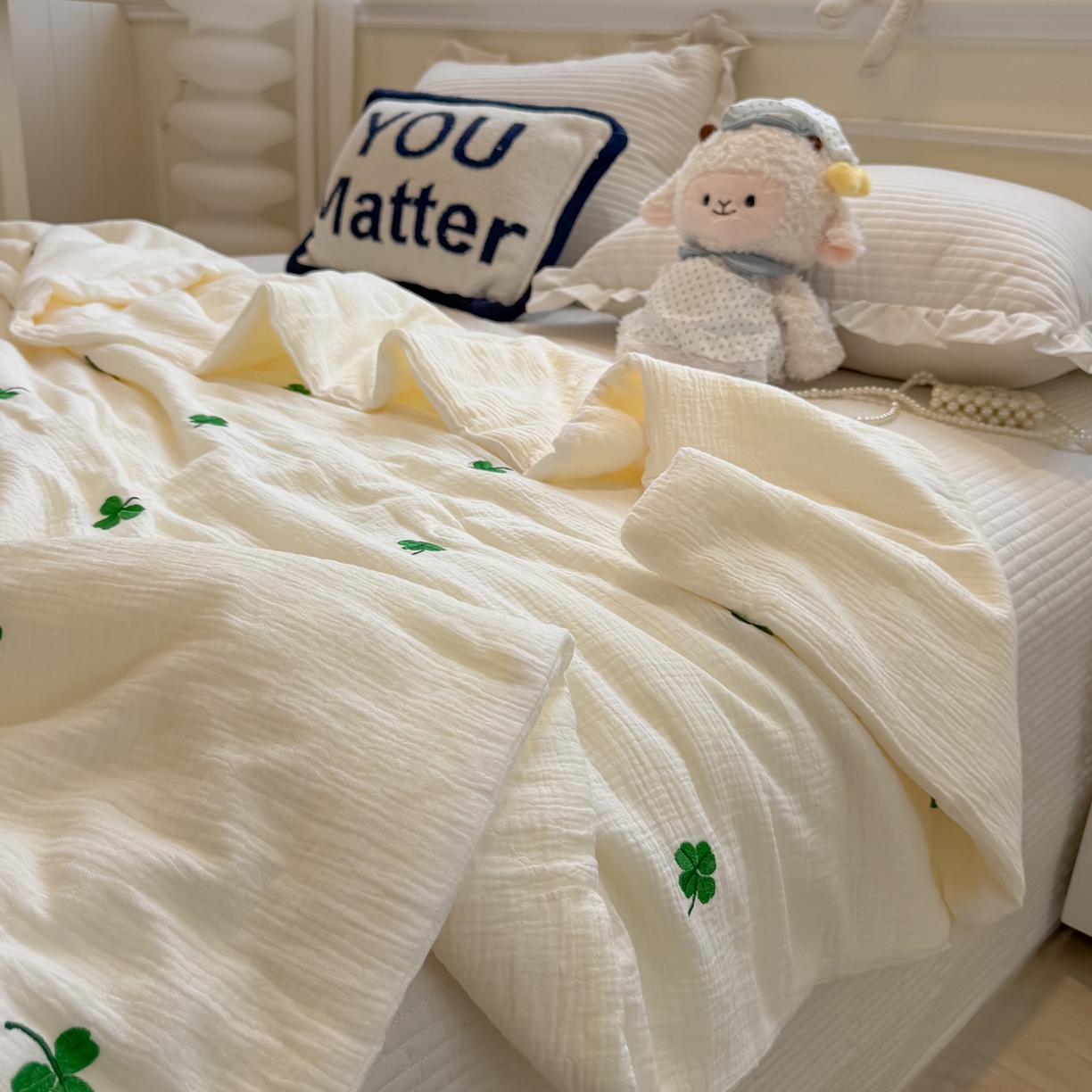 91家纺网 家纺一手货源 找家纺 盼季家纺 2026新款高品质A类木棉皱皱纱小清新刺绣夏被 小清新刺绣夏被-四叶草