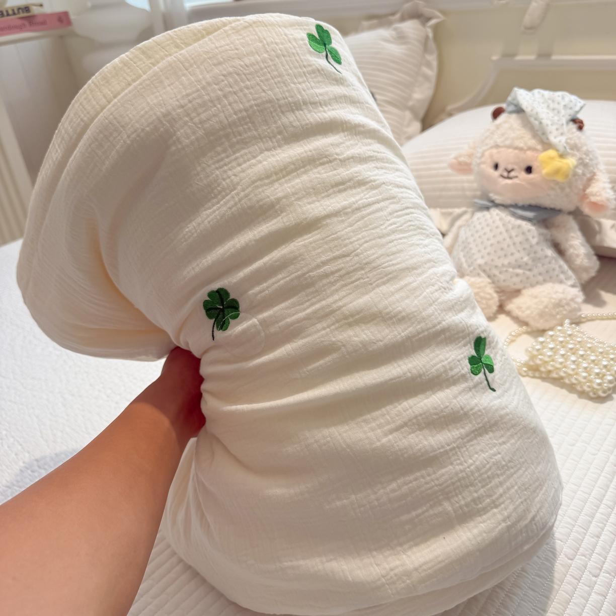 91家纺网 家纺一手货源 找家纺 盼季家纺 2026新款高品质A类木棉皱皱纱小清新刺绣夏被 小清新刺绣夏被-四叶草