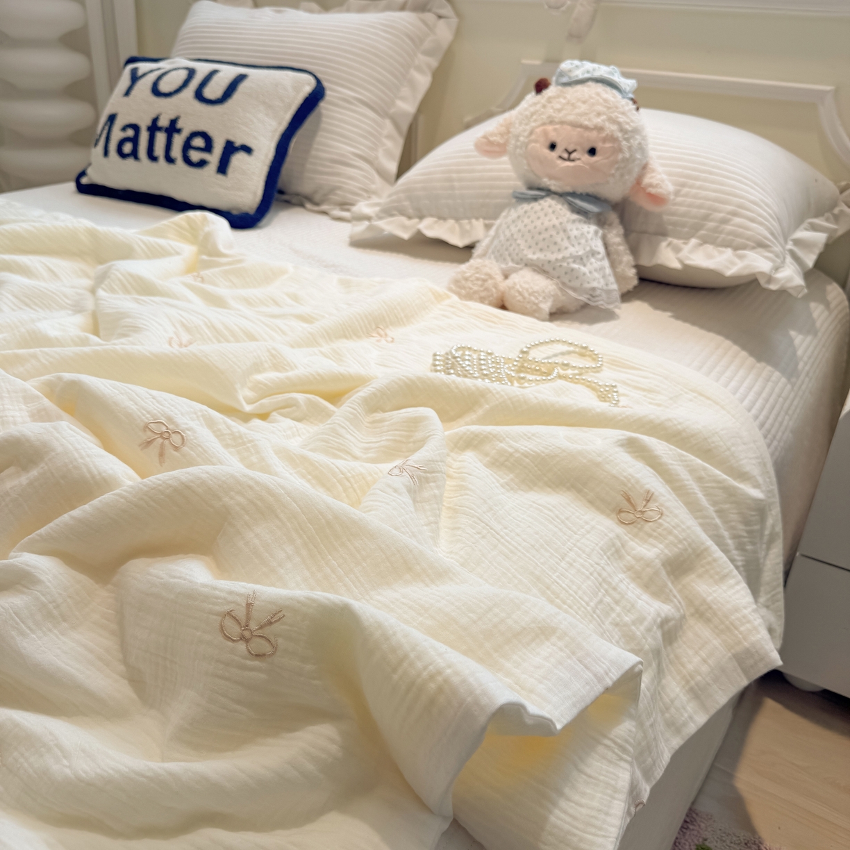 91家纺网 家纺一手货源 找家纺 盼季家纺 2026新款高品质A类木棉皱皱纱小清新刺绣夏被 小清新刺绣夏被-蝴蝶结