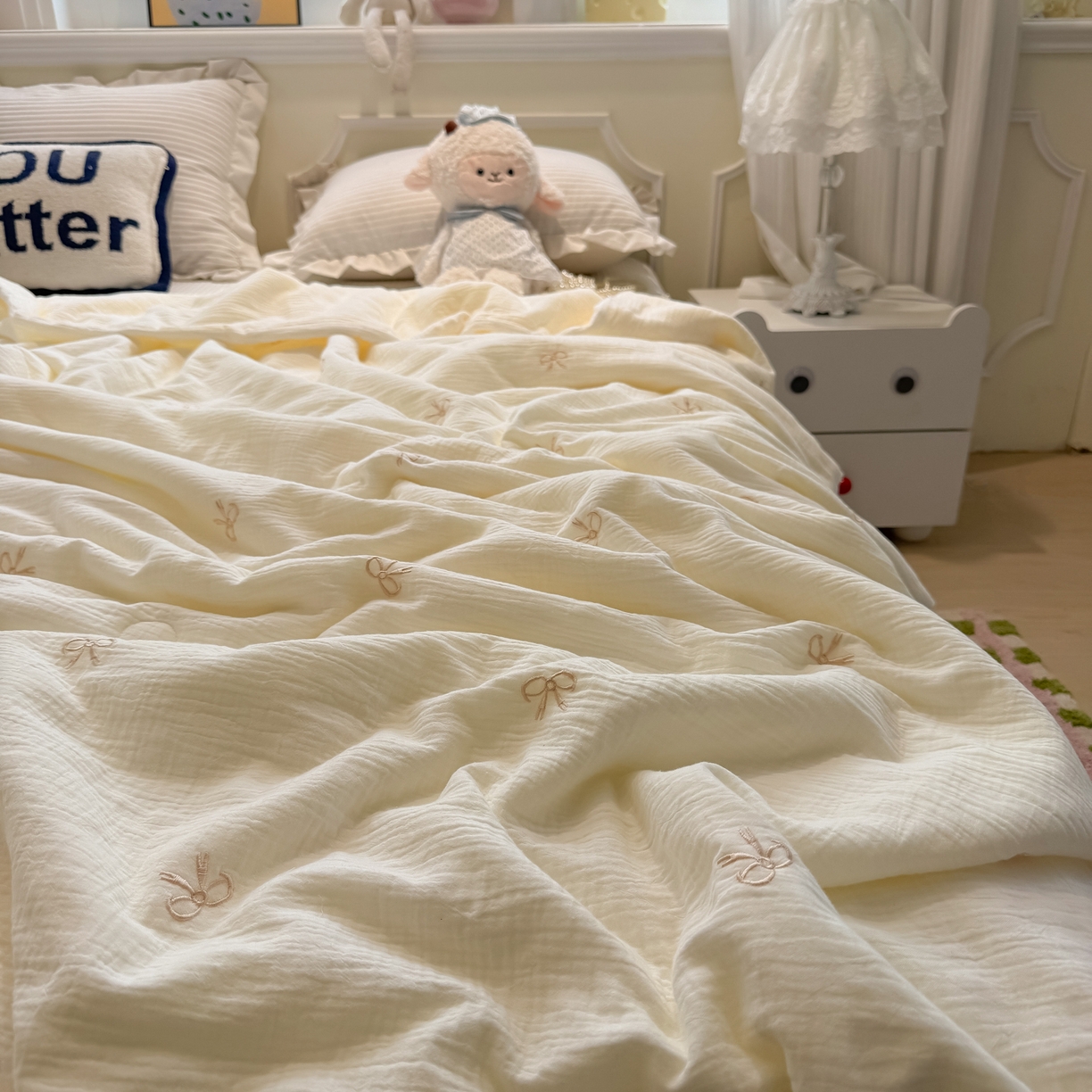 91家纺网 家纺一手货源 找家纺 盼季家纺 2026新款高品质A类木棉皱皱纱小清新刺绣夏被 小清新刺绣夏被-蝴蝶结