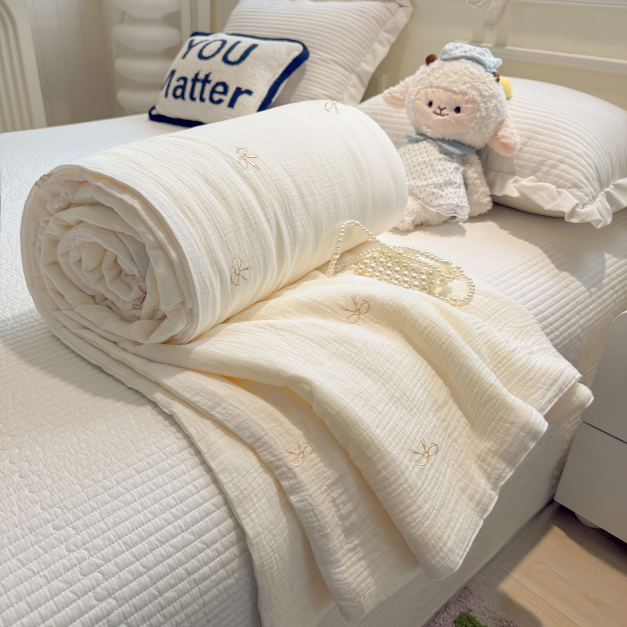 盼季家纺 2026新款高品质A类木棉皱皱纱小清新刺绣夏被 小清新刺绣夏被-蝴蝶结