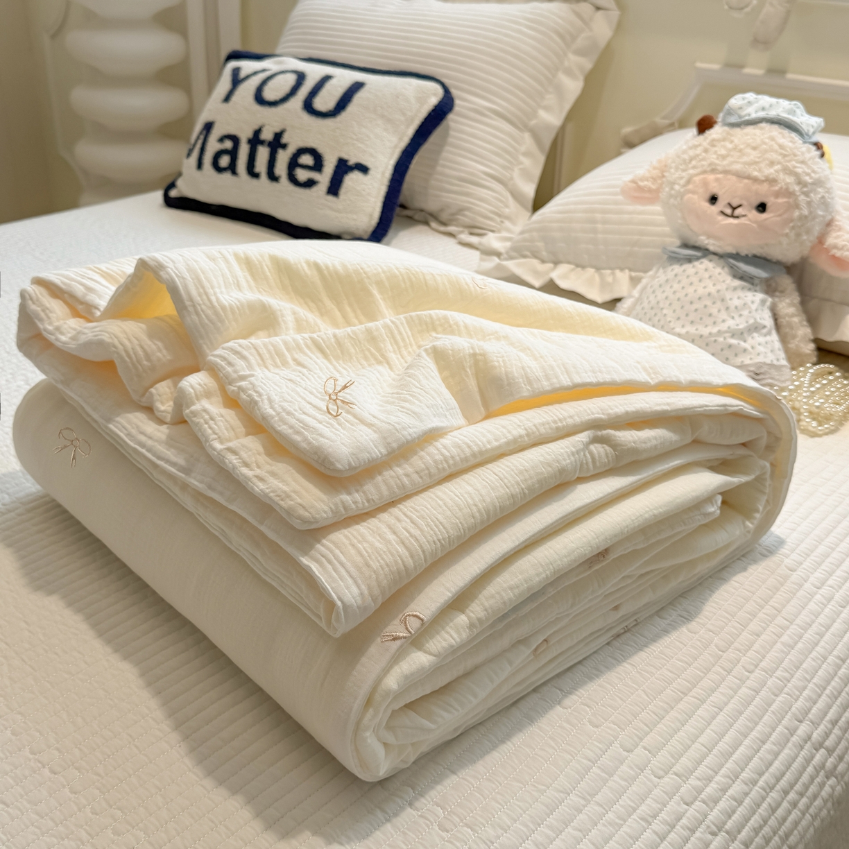 91家纺网 家纺一手货源 找家纺 盼季家纺 2026新款高品质A类木棉皱皱纱小清新刺绣夏被 小清新刺绣夏被-蝴蝶结