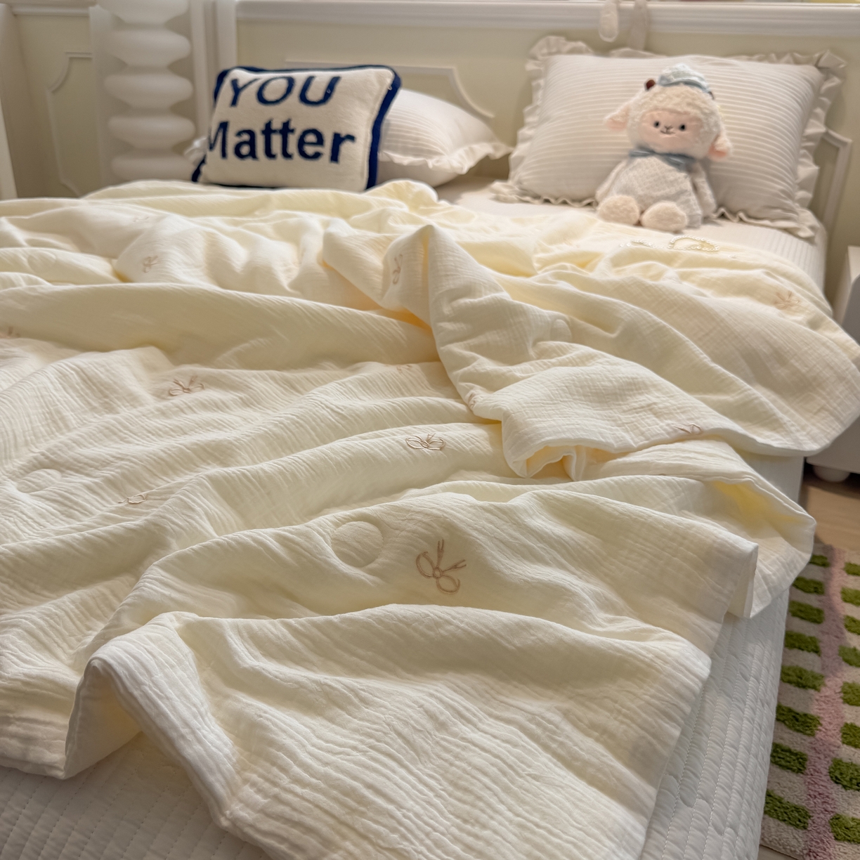 91家纺网 家纺一手货源 找家纺 盼季家纺 2026新款高品质A类木棉皱皱纱小清新刺绣夏被 小清新刺绣夏被-蝴蝶结