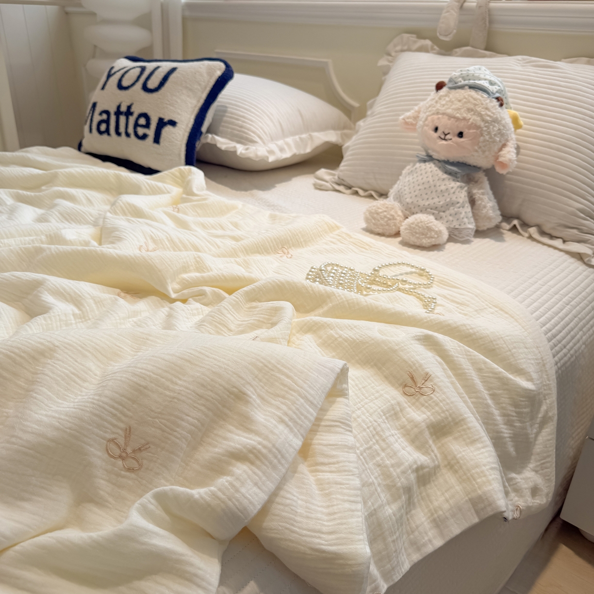 91家纺网 家纺一手货源 找家纺 盼季家纺 2026新款高品质A类木棉皱皱纱小清新刺绣夏被 小清新刺绣夏被-蝴蝶结