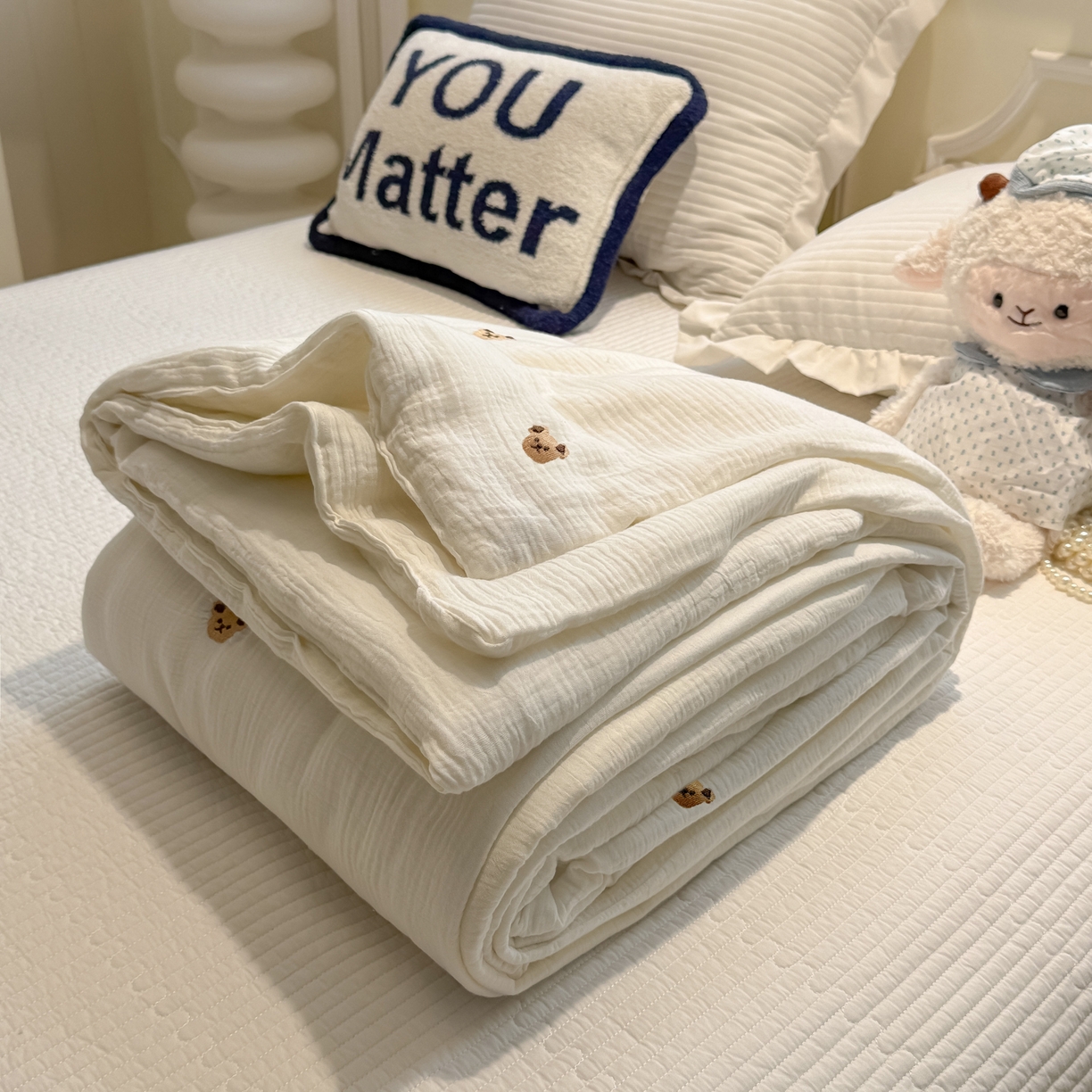 91家纺网 家纺一手货源 找家纺 盼季家纺 2026新款高品质A类木棉皱皱纱小清新刺绣夏被 小清新刺绣夏被-小熊