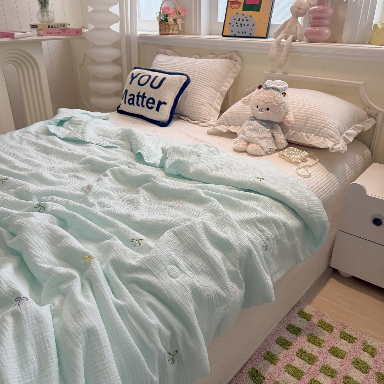 91家纺网 家纺一手货源 找家纺 盼季家纺 2026新款高品质A类木棉皱皱纱小清新刺绣夏被 小清新刺绣夏被-奶蓝蝴蝶结