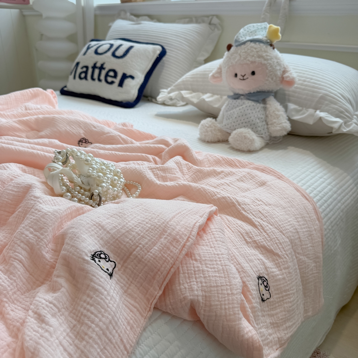 91家纺网 家纺一手货源 找家纺 盼季家纺 2026新款高品质A类木棉皱皱纱小清新刺绣夏被 小清新刺绣夏被-小KT