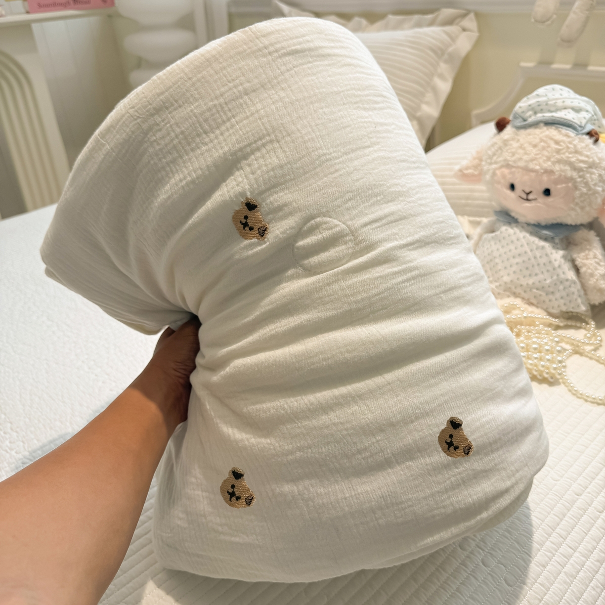 91家纺网 家纺一手货源 找家纺 盼季家纺 2026新款高品质A类木棉皱皱纱小清新刺绣夏被 小清新刺绣夏被-小熊