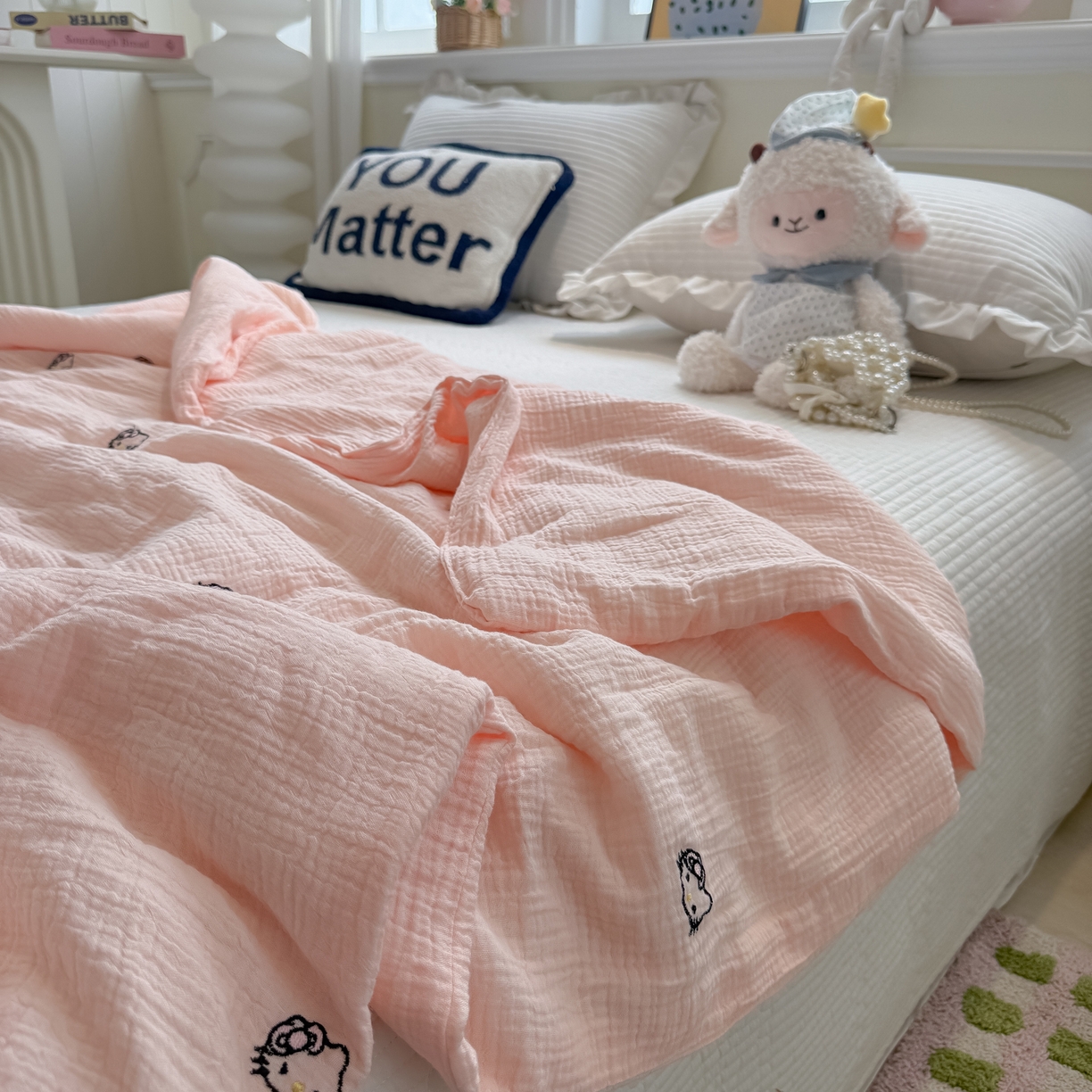 91家纺网 家纺一手货源 找家纺 盼季家纺 2026新款高品质A类木棉皱皱纱小清新刺绣夏被 小清新刺绣夏被-小KT
