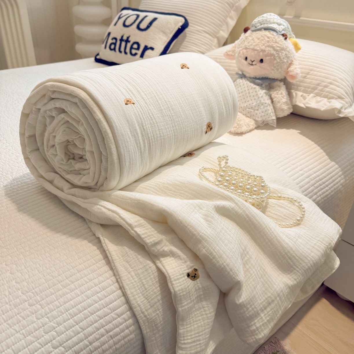 91家纺网 家纺一手货源 找家纺 盼季家纺 2026新款高品质A类木棉皱皱纱小清新刺绣夏被 小清新刺绣夏被-小熊