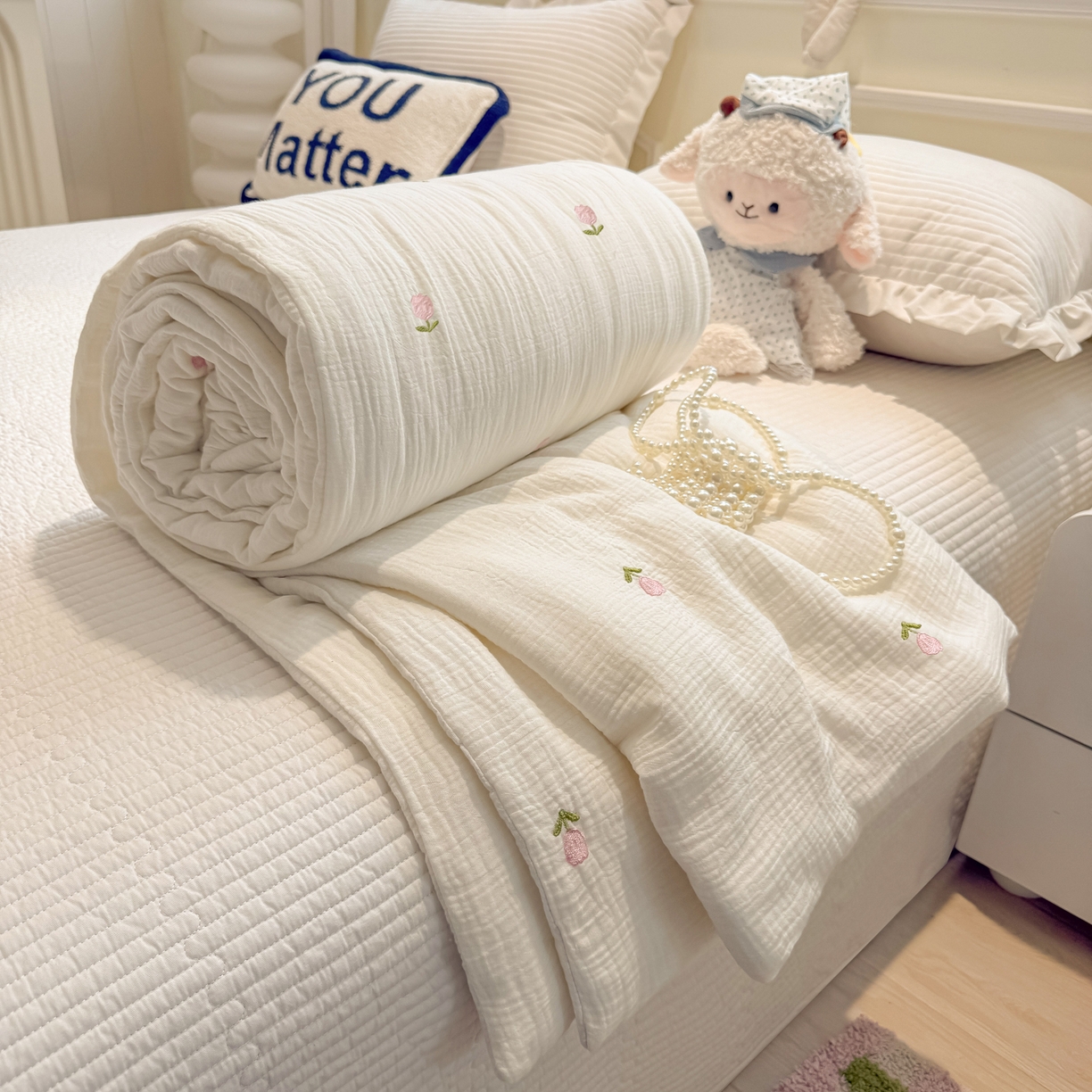 盼季家纺 2026新款高品质A类木棉皱皱纱小清新刺绣夏被 小清新刺绣夏被-郁金香