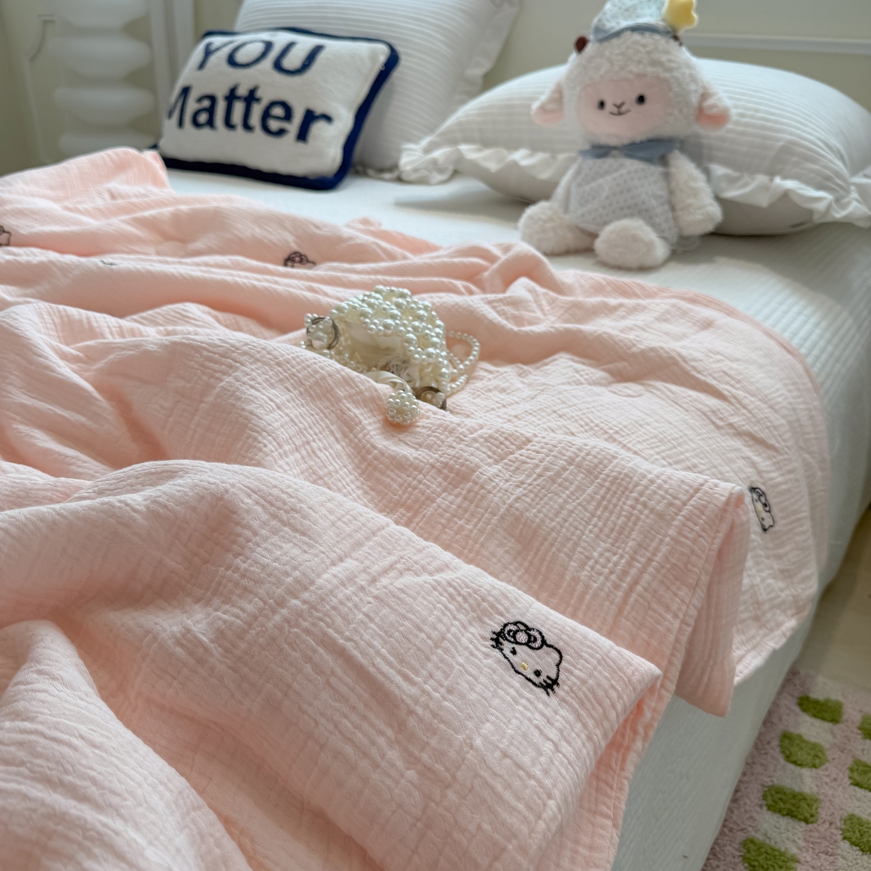 91家纺网 家纺一手货源 找家纺 盼季家纺 2026新款高品质A类木棉皱皱纱小清新刺绣夏被 小清新刺绣夏被-小KT