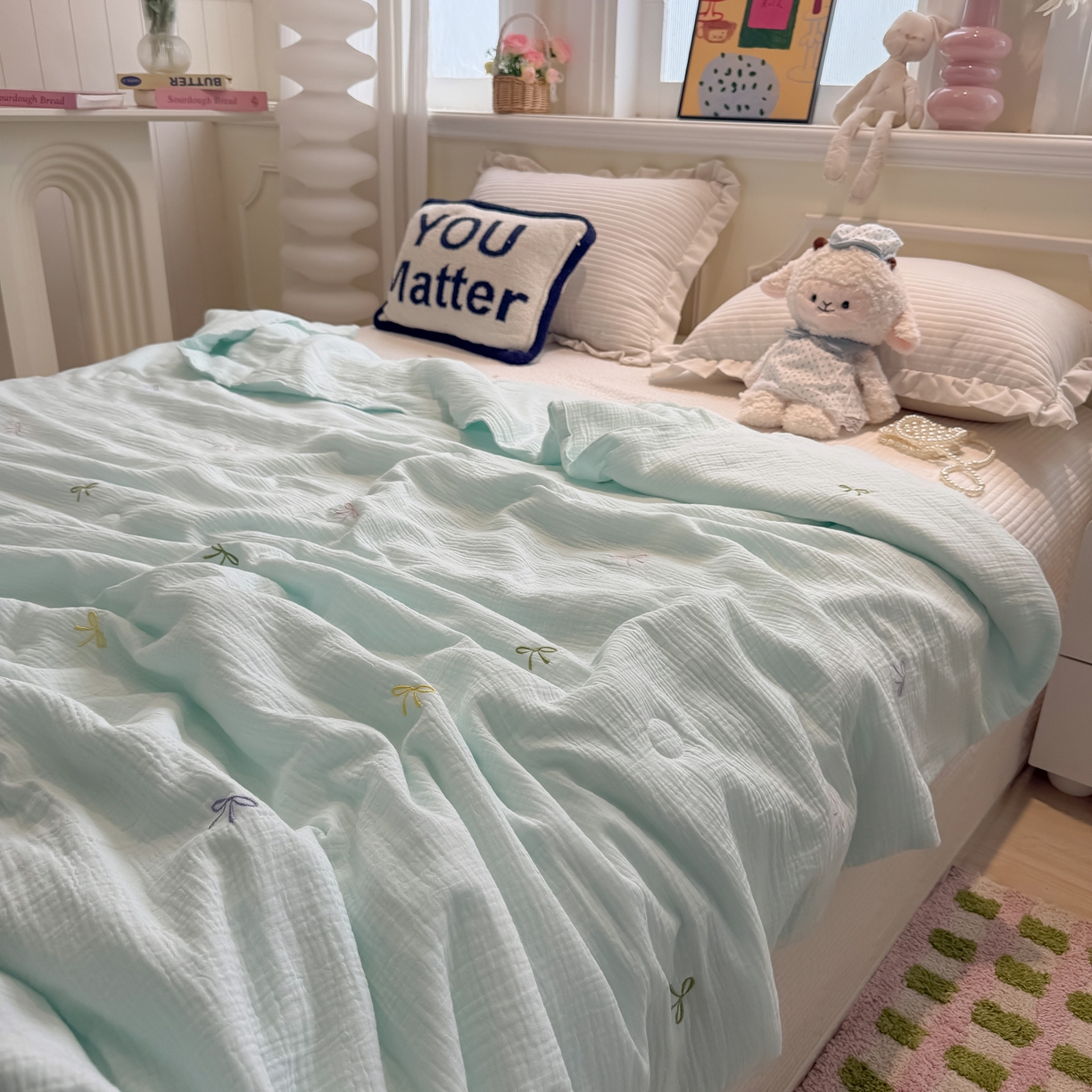 91家纺网 家纺一手货源 找家纺 盼季家纺 2026新款高品质A类木棉皱皱纱小清新刺绣夏被 小清新刺绣夏被-奶蓝蝴蝶结