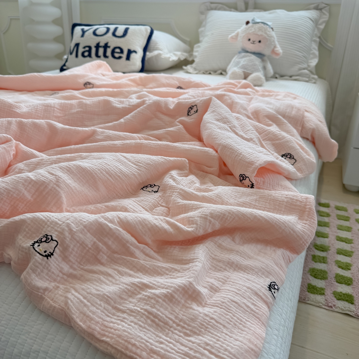 91家纺网 家纺一手货源 找家纺 盼季家纺 2026新款高品质A类木棉皱皱纱小清新刺绣夏被 小清新刺绣夏被-小KT