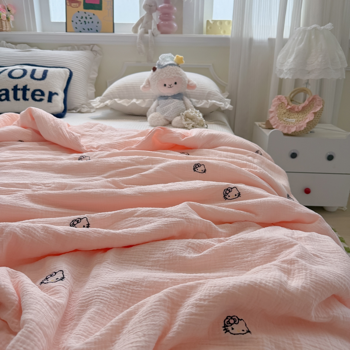 91家纺网 家纺一手货源 找家纺 盼季家纺 2026新款高品质A类木棉皱皱纱小清新刺绣夏被 小清新刺绣夏被-小KT