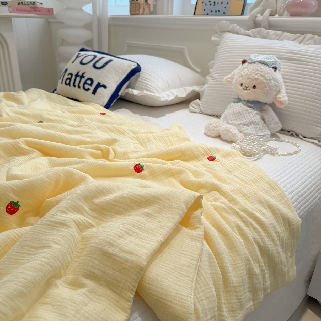 91家纺网 家纺一手货源 找家纺 盼季家纺 2026新款高品质A类木棉皱皱纱小清新刺绣夏被 小清新刺绣夏被-小草莓