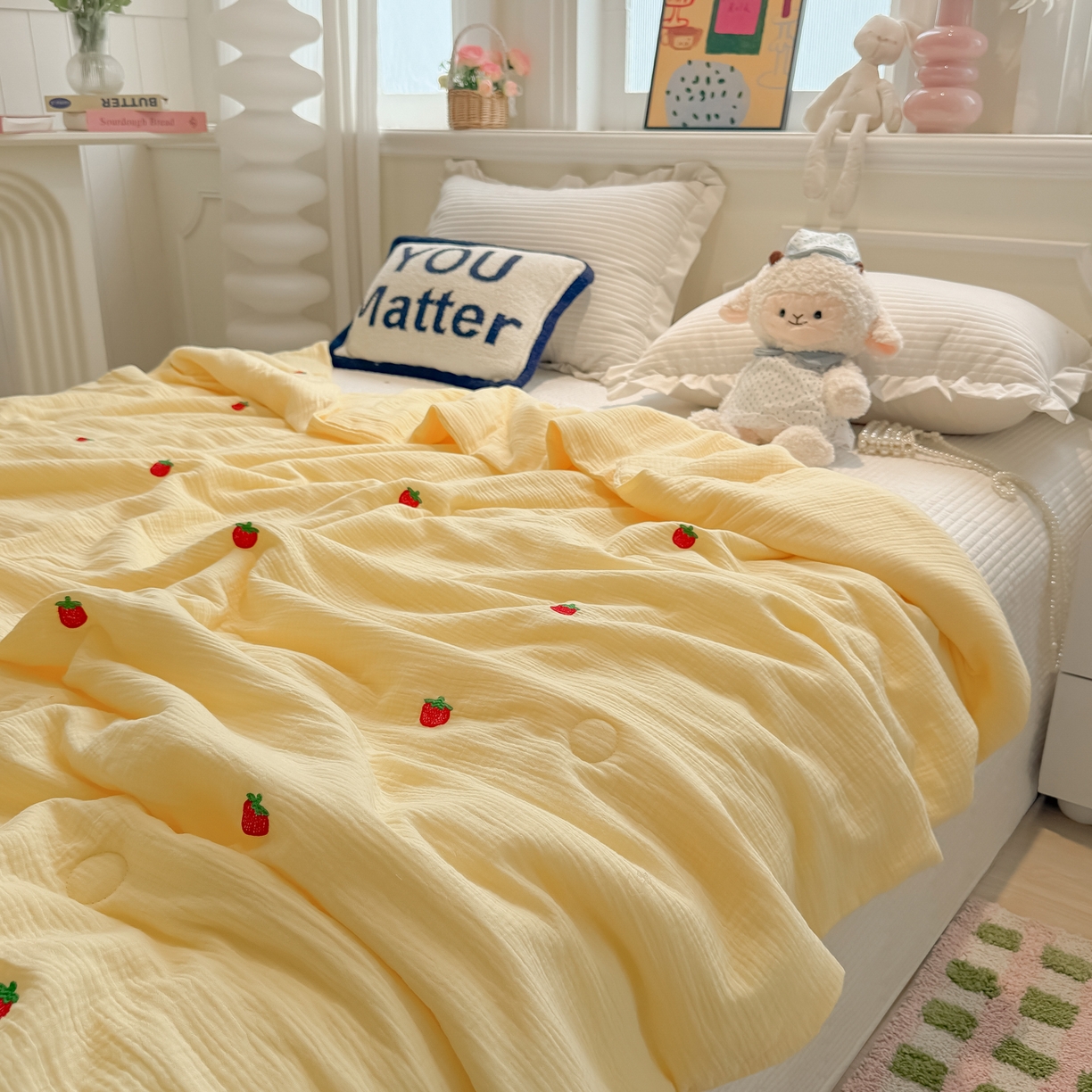 91家纺网 家纺一手货源 找家纺 盼季家纺 2026新款高品质A类木棉皱皱纱小清新刺绣夏被 小清新刺绣夏被-小草莓