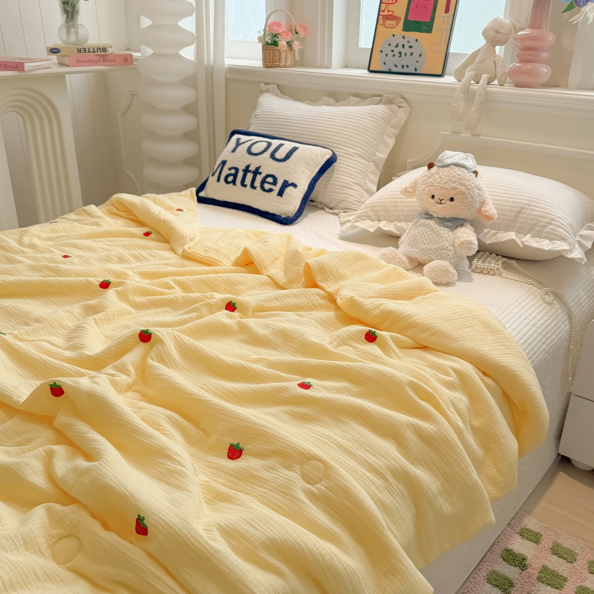 91家纺网 家纺一手货源 找家纺 盼季家纺 2026新款高品质A类木棉皱皱纱小清新刺绣夏被 小清新刺绣夏被-小草莓