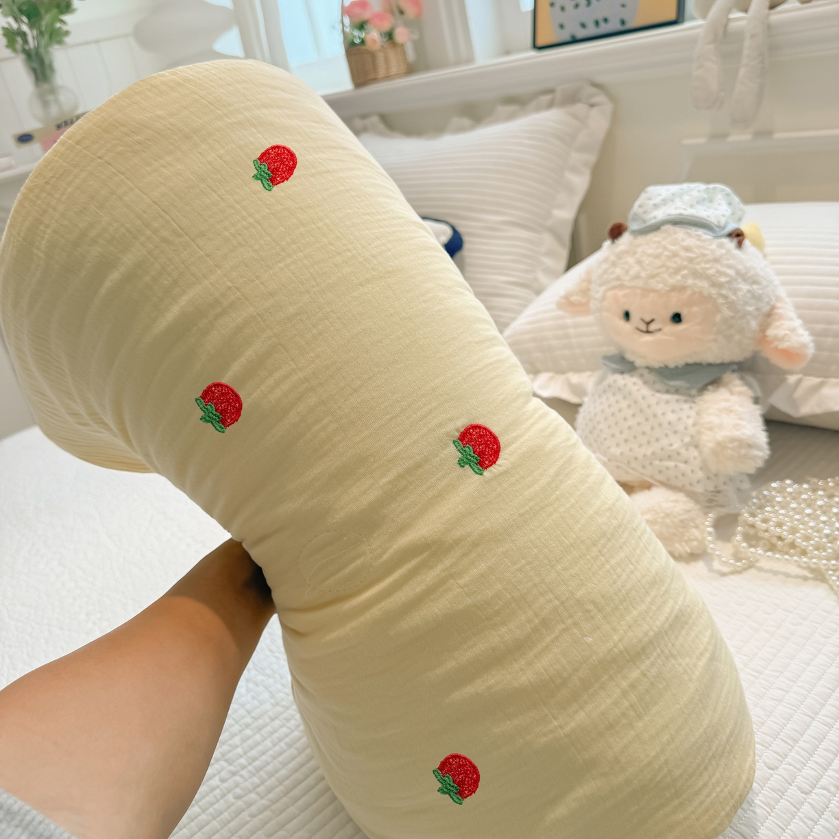 91家纺网 家纺一手货源 找家纺 盼季家纺 2026新款高品质A类木棉皱皱纱小清新刺绣夏被 小清新刺绣夏被-小草莓