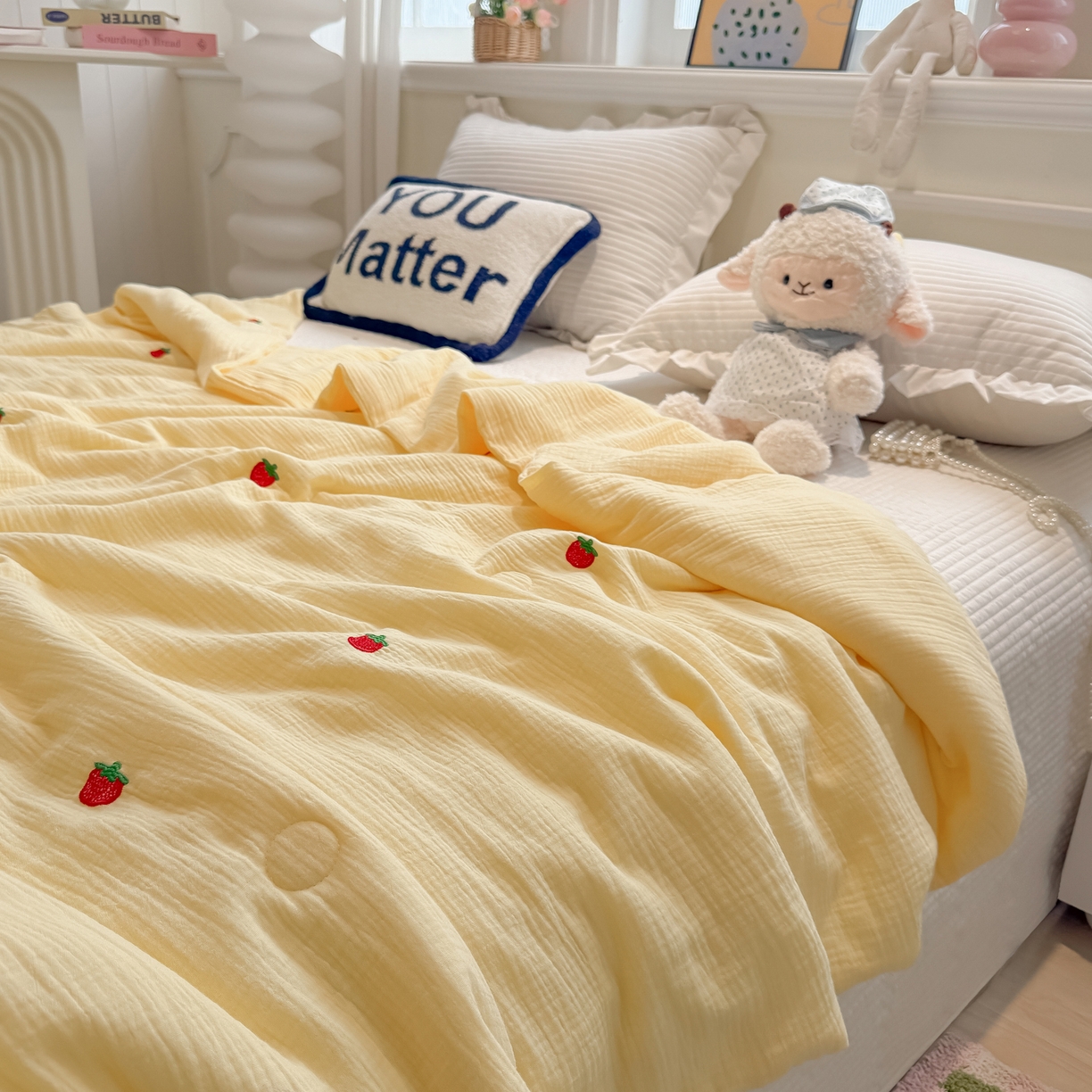 91家纺网 家纺一手货源 找家纺 盼季家纺 2026新款高品质A类木棉皱皱纱小清新刺绣夏被 小清新刺绣夏被-小草莓