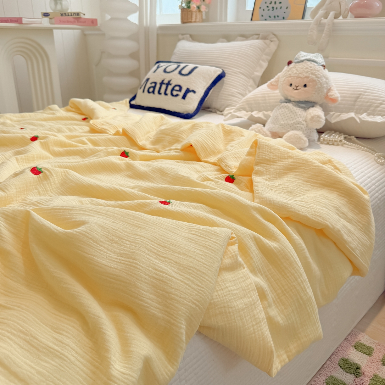 91家纺网 家纺一手货源 找家纺 盼季家纺 2026新款高品质A类木棉皱皱纱小清新刺绣夏被 小清新刺绣夏被-小草莓