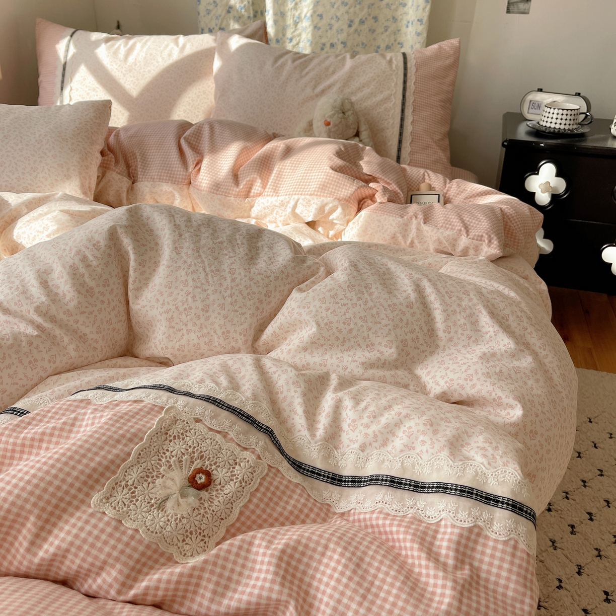 91家纺网 家纺一手货源 找家纺 栩裕纺织 2026新款仿棉水洗棉四件套 花漾格调-嫩粉