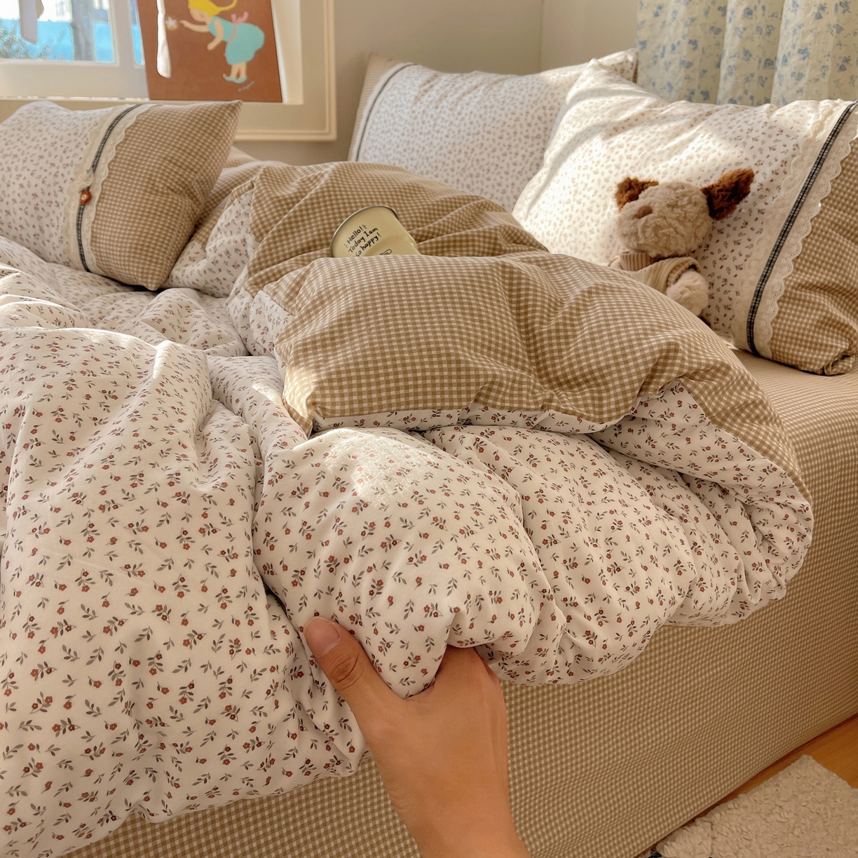 91家纺网 家纺一手货源 找家纺 栩裕纺织 2026新款仿棉水洗棉四件套 花漾格调-卡其